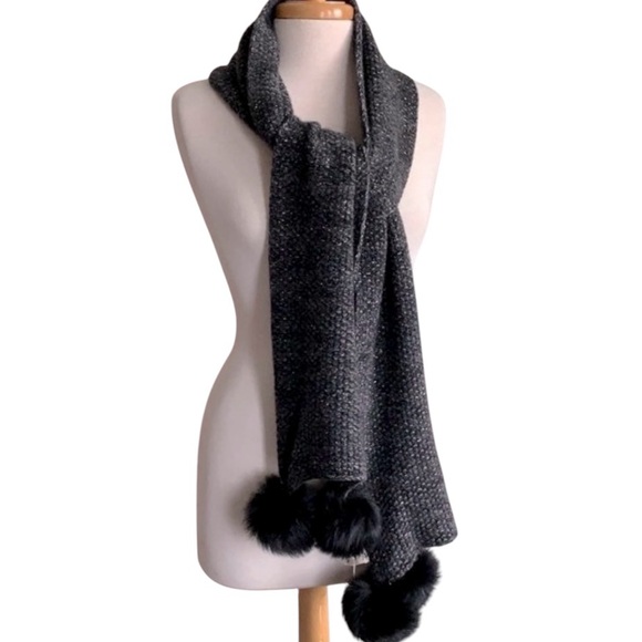 🆕UGG QUATRO POM CASHMERE SCARF - Picture 4 of 9
